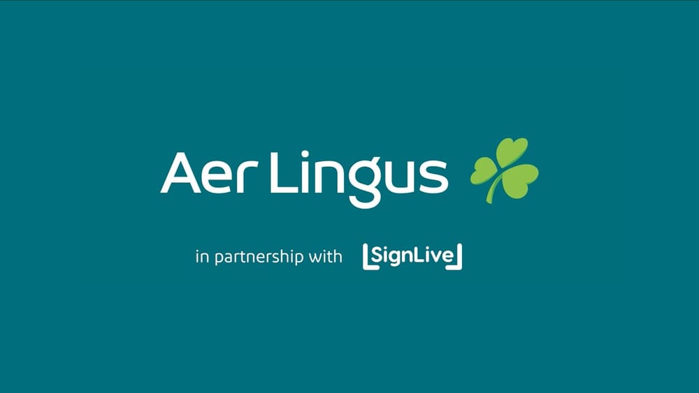 Logotipo de Aer Lingus junto a un trébol verde, acompañado del texto "in partnership with SignLive" sobre fondo verde azulado
